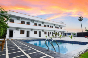La Piscine Farm House